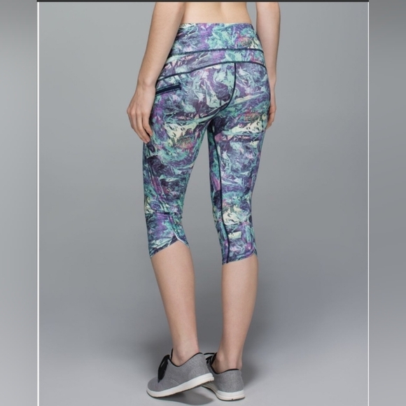 Lululemon Run: Top Speed CropIridescent Multi Size 6 - Picture 2 of 16
